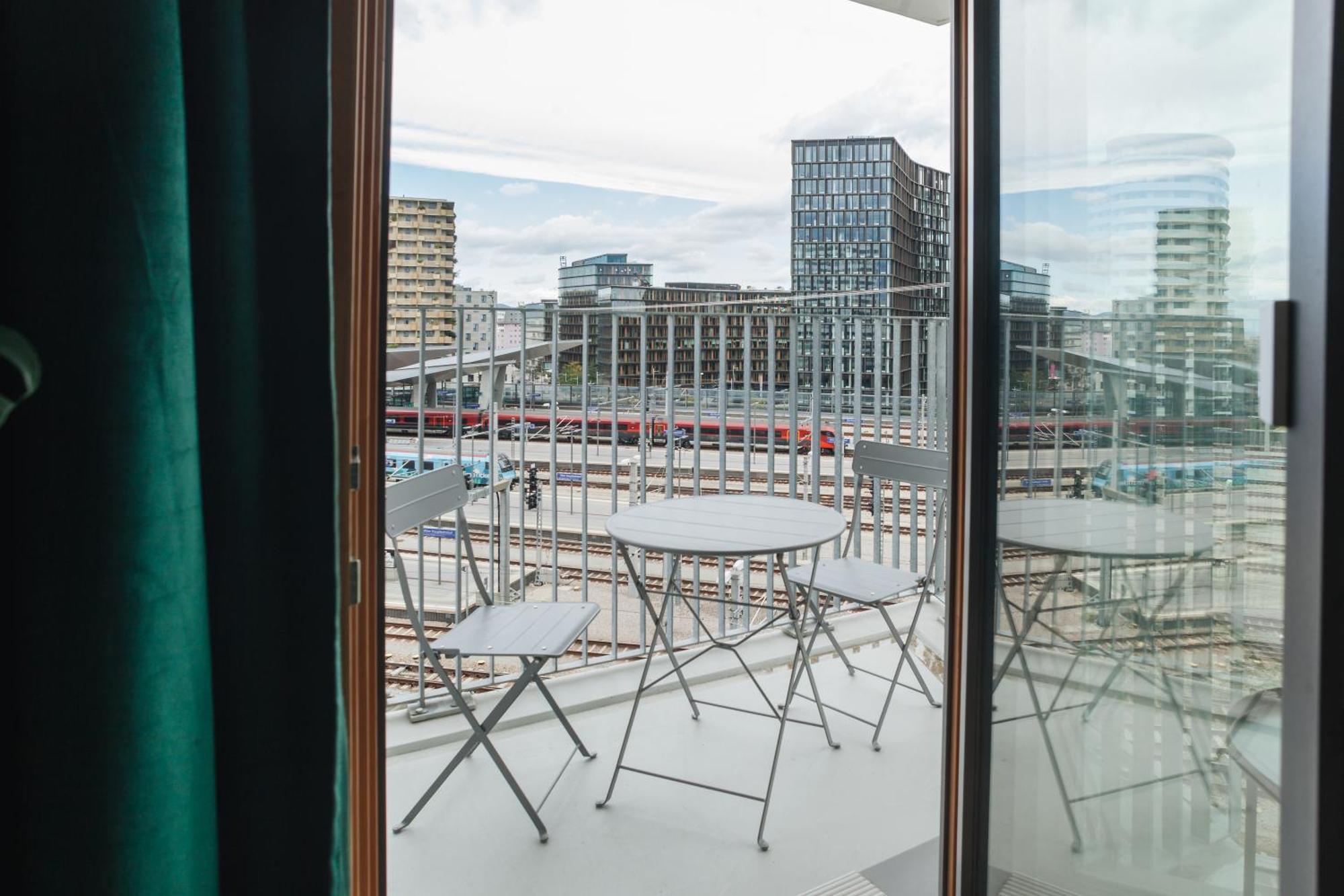 Decorous Cozy City View Suite เวียนนา ภายนอก รูปภาพ