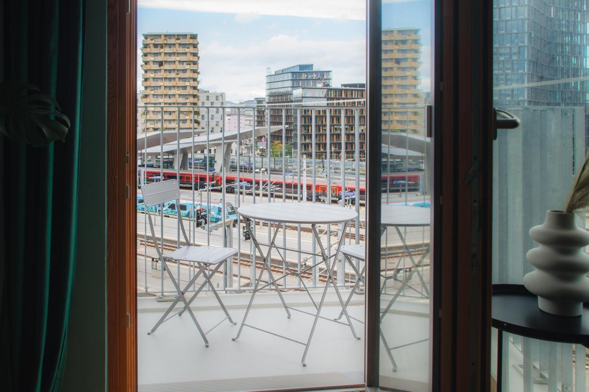 Decorous Cozy City View Suite เวียนนา ภายนอก รูปภาพ